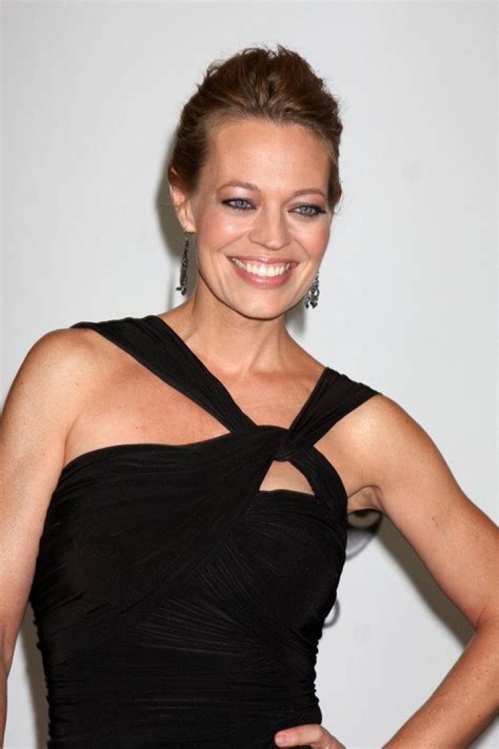 Jeri Ryan’s Height, Weight, Dating History, Body Measurements, Net Worth & More