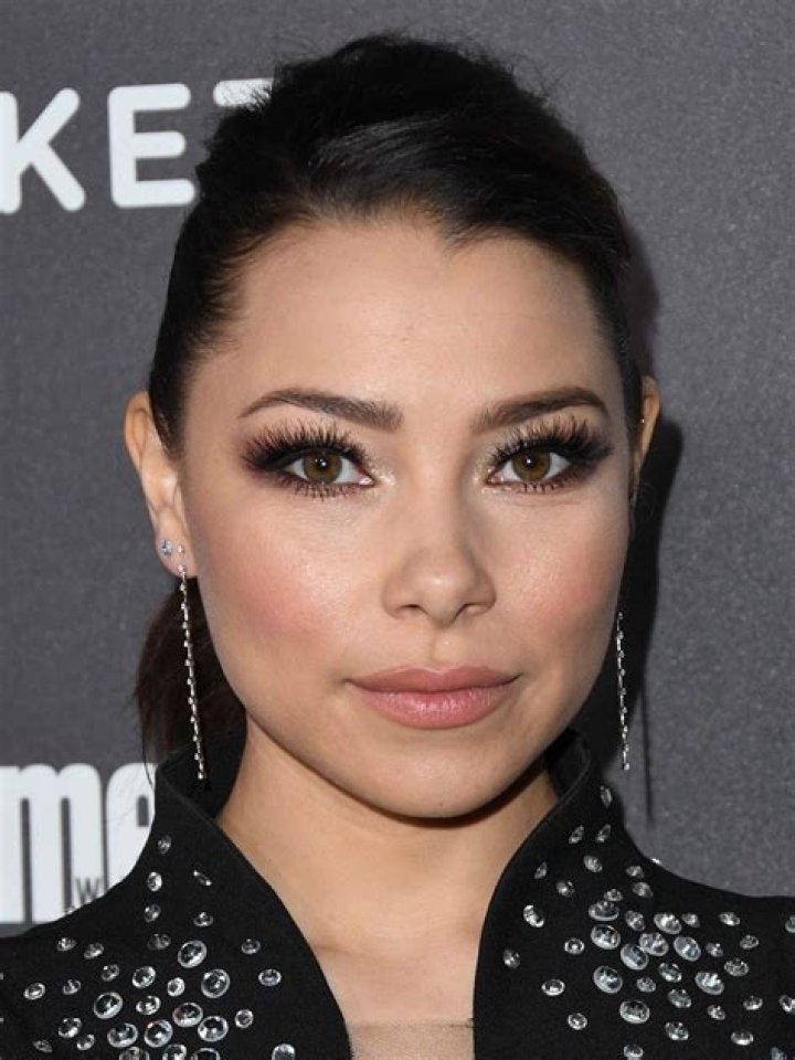 Jessica Parker Kennedy Net Worth: Details About Career, Movie, Income - SarkariResult