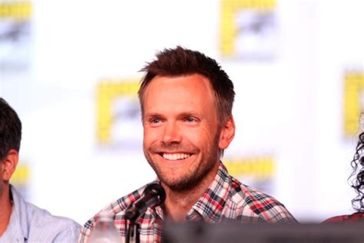 Joel McHale Net Worth: Details About Movie, Income, Cars, Home, Career - SarkariResult