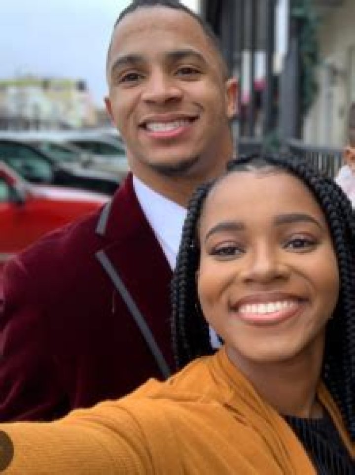 Johnathan Abram Wife, Net Worth, Bio, Contract, College, Wiki