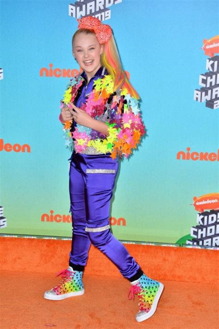 Jojo Siwa’s Bio, Height, Weight, Body Measurements, Dating History & More