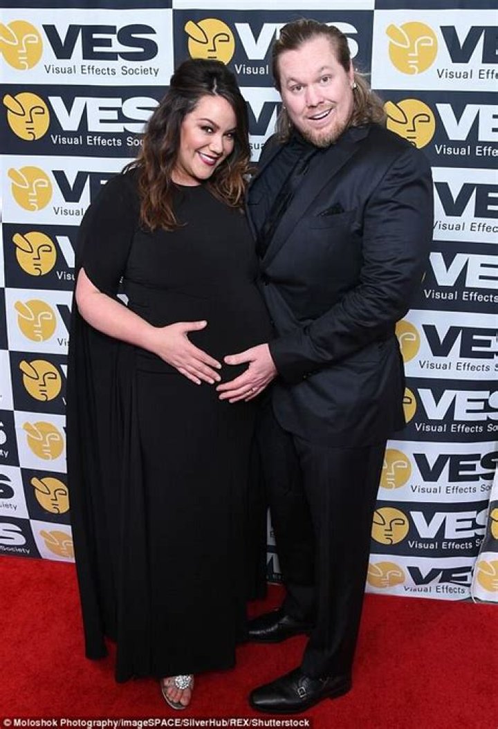 Katy Mixon Engaged, Boyfriend, Married, Husband, Plastic Surgery, Baby, Age