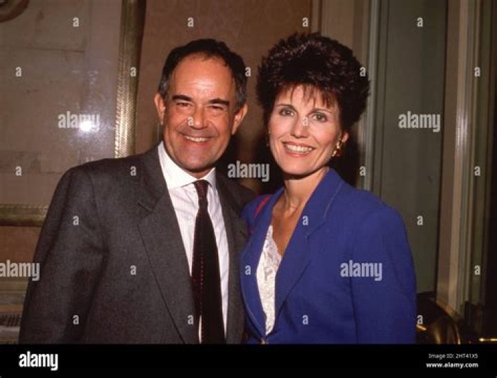 Laurence Luckinbill Bio, Net Worth, Marriage, Lucie Arnaz, Movies,Children