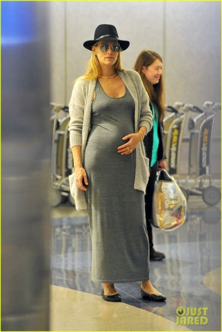 Molly Sims, Pregnant, Married, Husband, Children, Wiki, Age, Net Worth