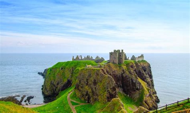 Top 10 Breathtaking Romantic Getaways In Scotland: Best Places To Go - SarkariResult